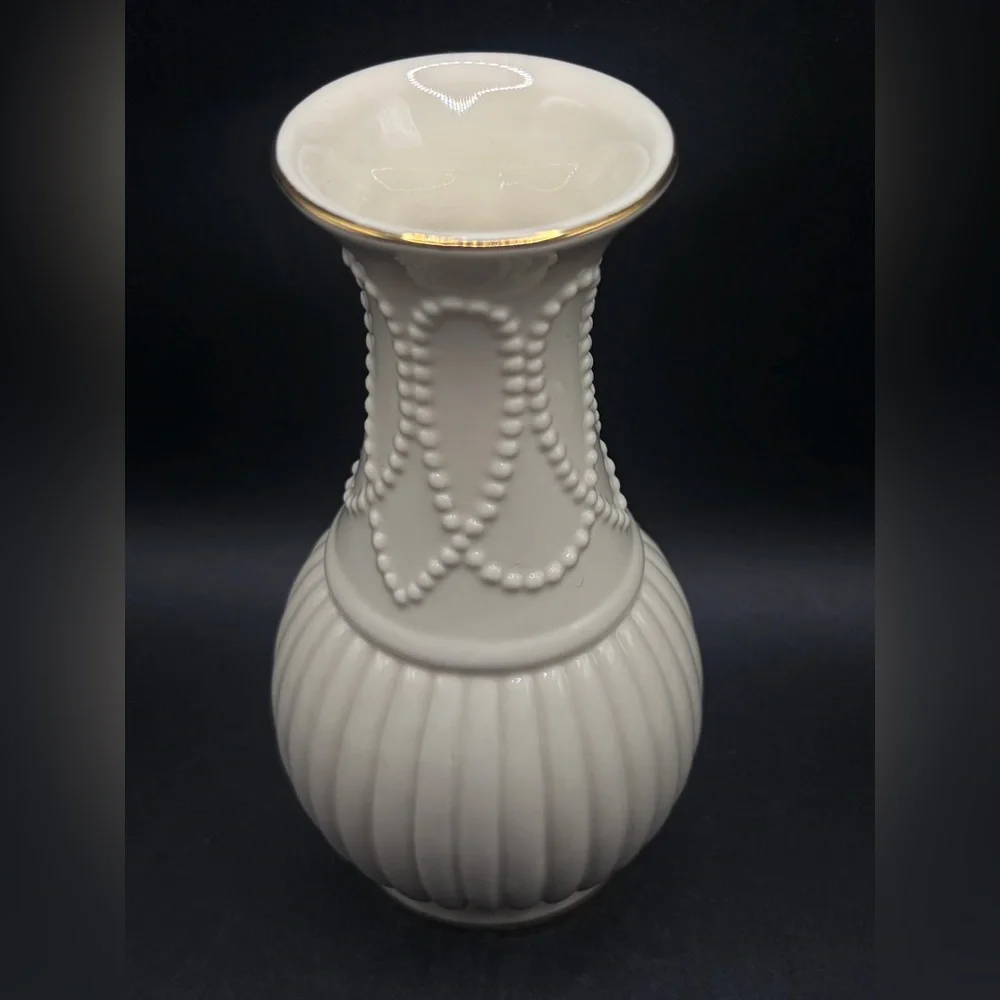 Lenox Ivory Beaded Porcelain Gold Tone Trim Tabletop Bud Vase Vessel Tableware